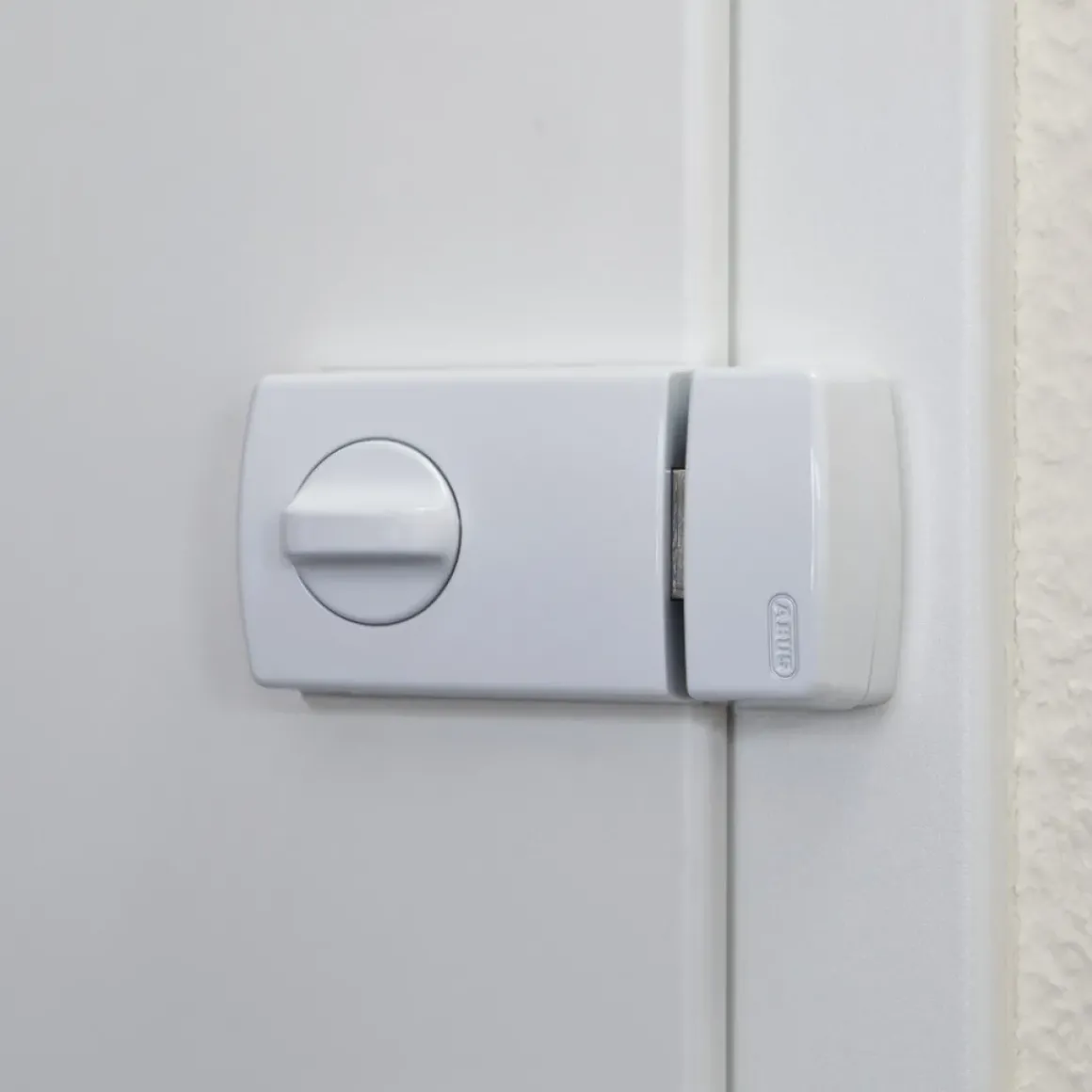 Abus Deurbijzetslot Met Kierstandhouder 2110 Wit