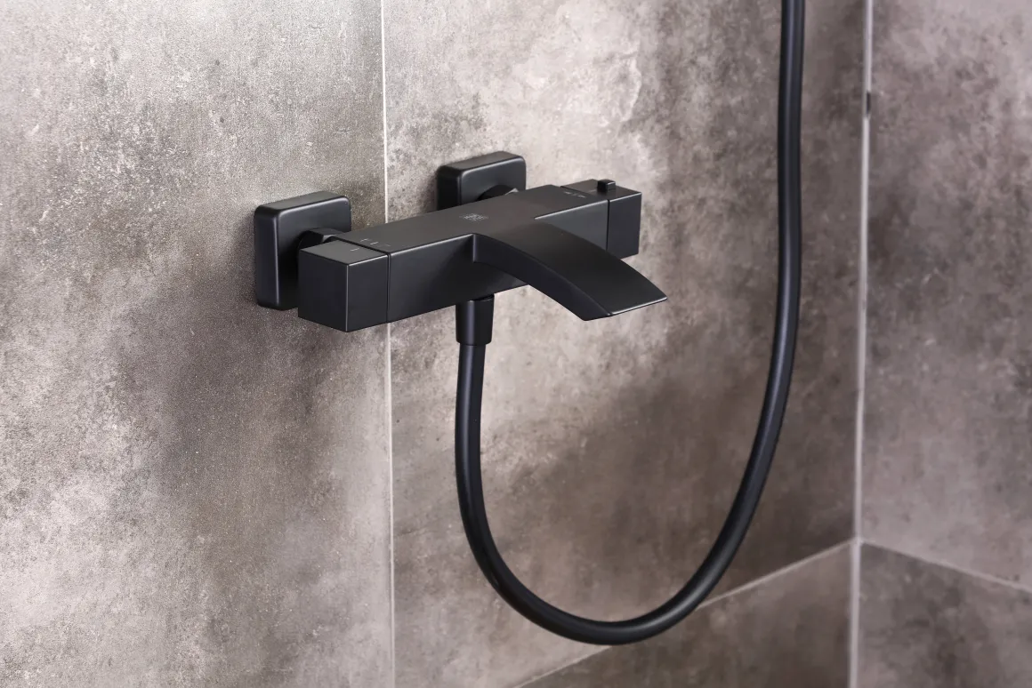 Aquavive Eco Thermostatische Badkraan Tanaro Zwart