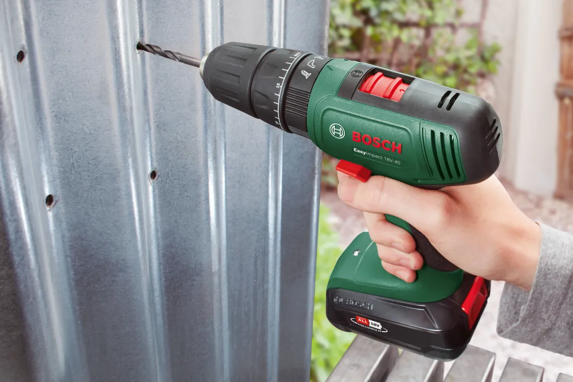 Bosch Accuboormachine Met Klopfunctie + Decoupeerzaag Toolkit 18V (2 Accu'S)
