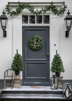 Decoris Voordeurset 2X Mini Kunstkerstboom Met Verlichting 90Cm + Krans En Slinger