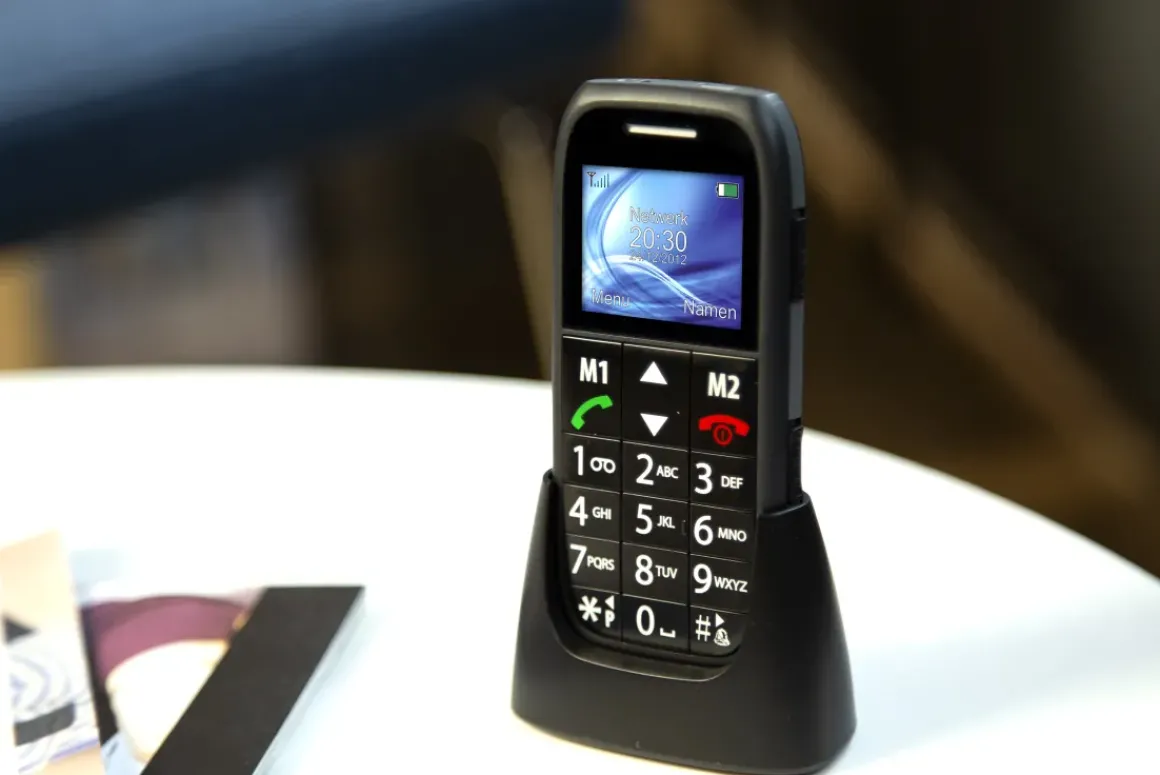 Fysic Fm-7500 Mobiele Telefoon Voor Senioren Met Noodknop, Zwart