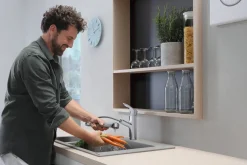 Hansgrohe Keukenmengkraan Focus M43 200 Met Uittrekbare Handdouche Metaal Geborsteld