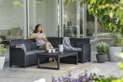 Keter Hoekbank Loungeset Rosalie + Tuintafel Lyon