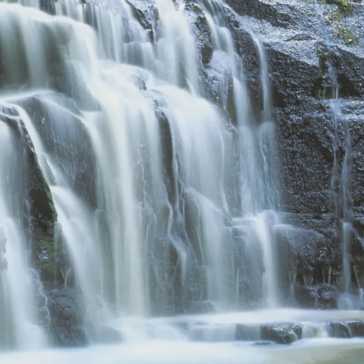 Komar Fotobehang Pura Kaunui Falls