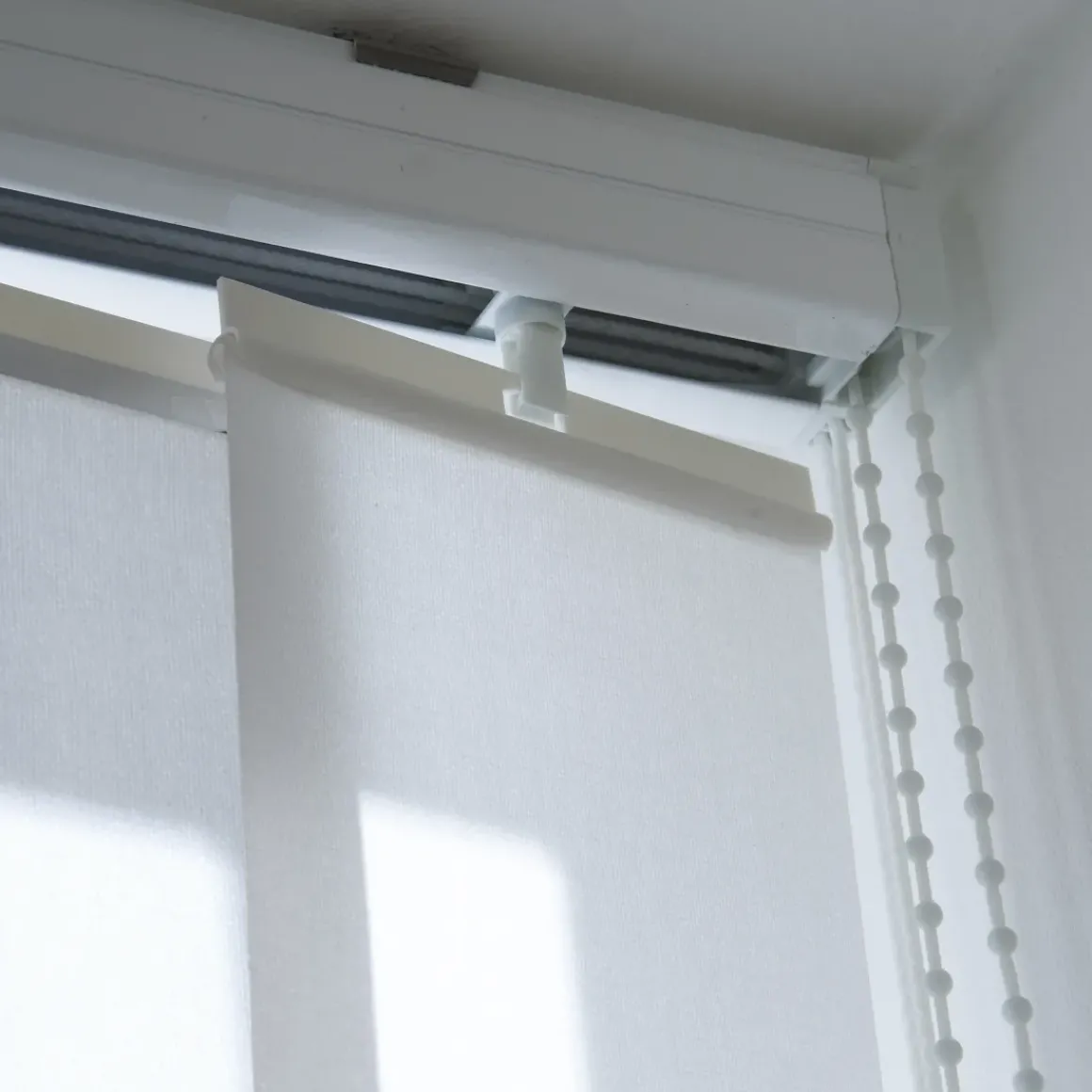 Madeco 3051 Verticale Lamellen 5 Stuks Wit 8,9 X 260 Cm + Rail 250 Cm