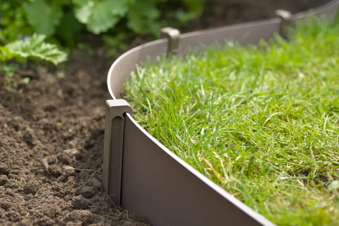 Nature Grondpennen Voor Tuinborder Polyethyleen Taupe 1,9X1,8X26,7Cm 10 Stuks