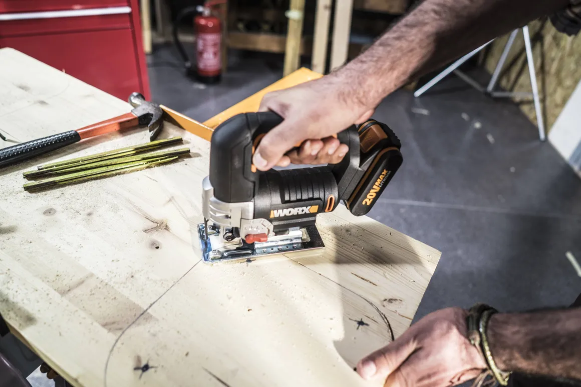 Worx Decoupeerzaag Op Accu Wx543 20V (1 Accu)